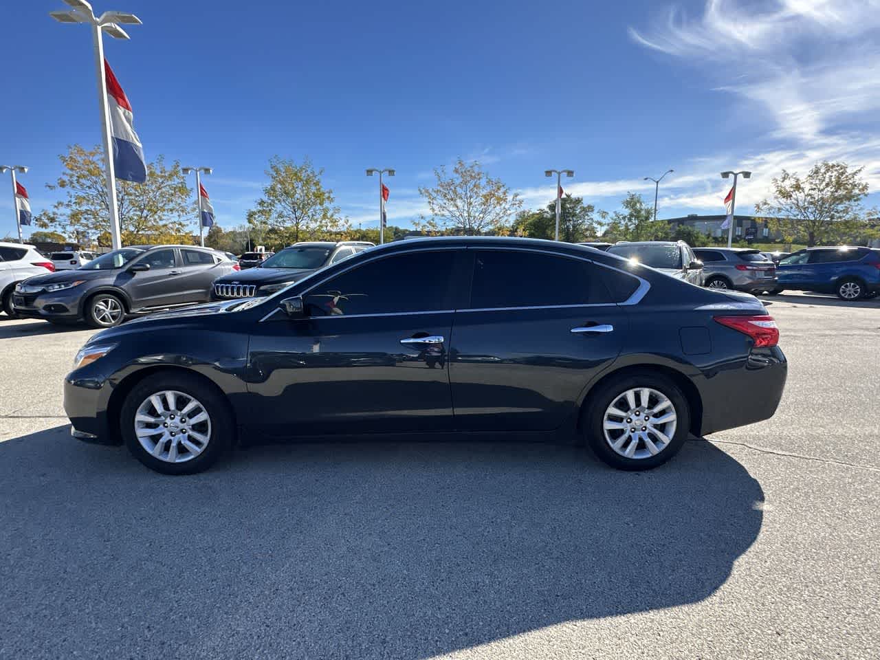 Used 2016 Nissan Altima S with VIN 1N4AL3AP2GN392569 for sale in Waukesha, WI