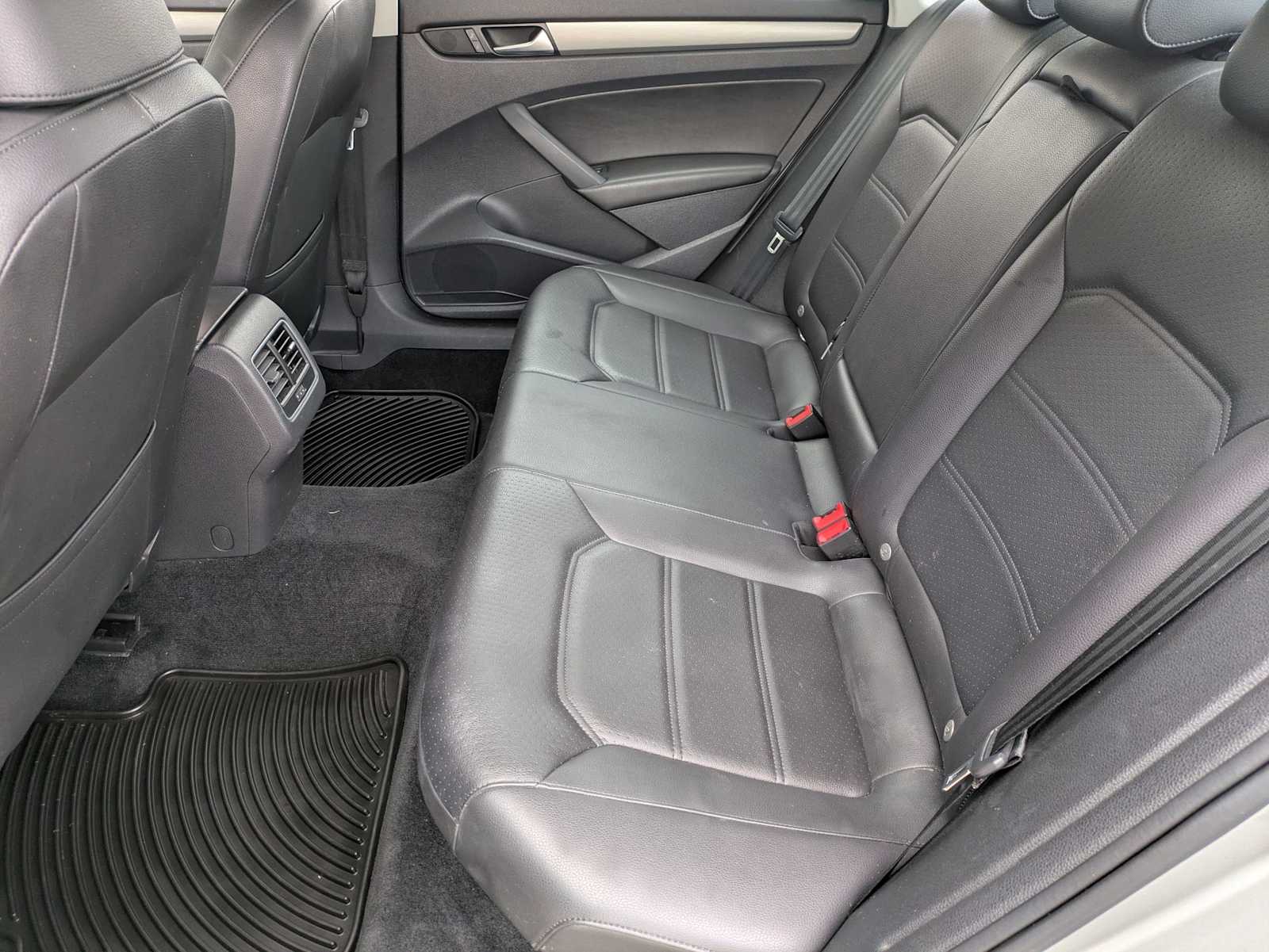 Thumbnail: 2014 Volkswagen Passat - 17