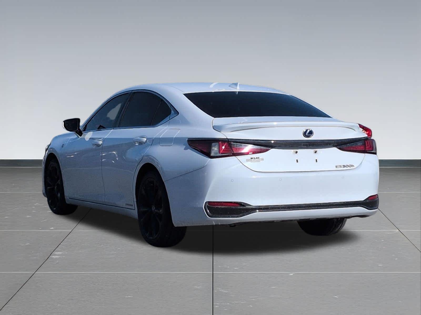 Thumbnail: 2022 Lexus ES - 4