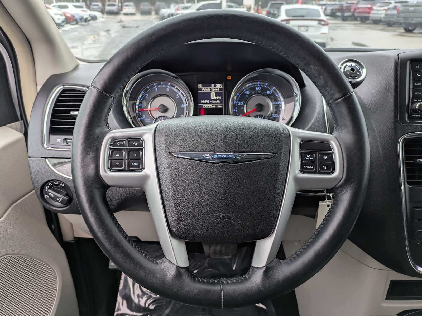 Thumbnail: 2015 Chrysler Town & Country - 20