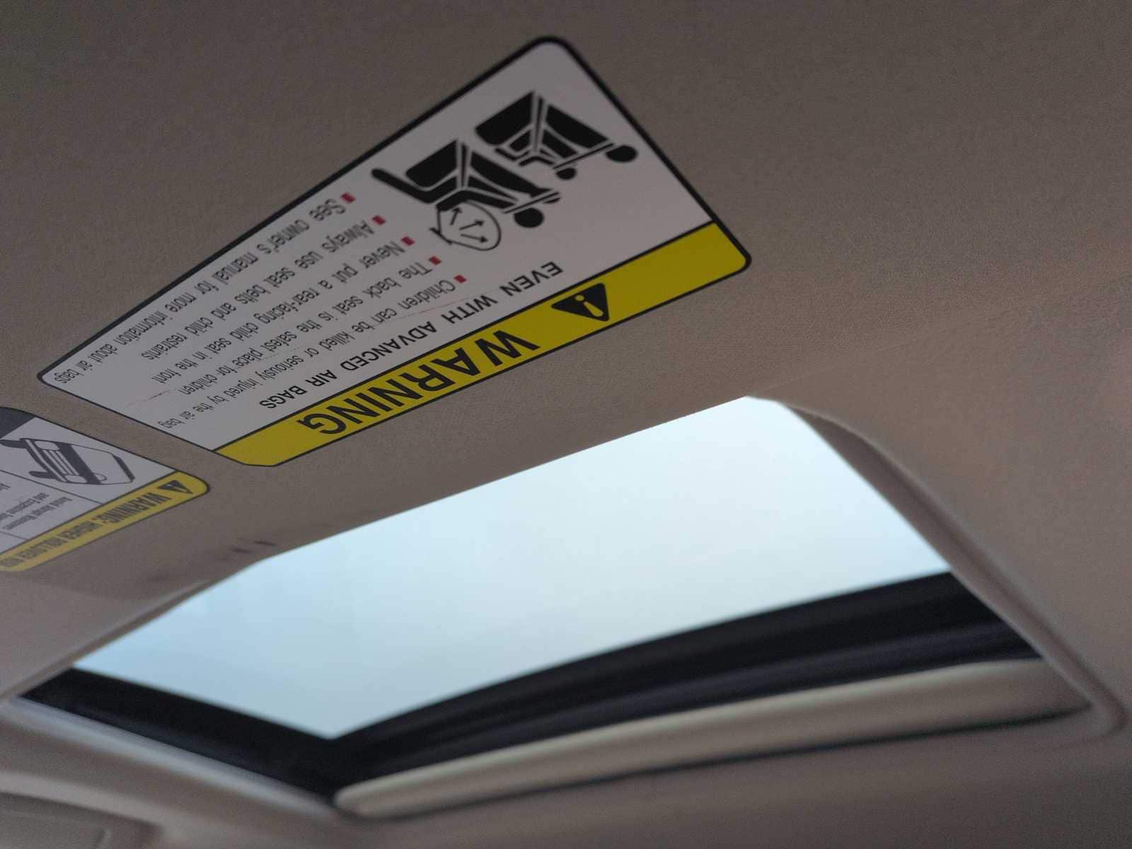 Thumbnail: 2014 Mitsubishi Outlander - 18