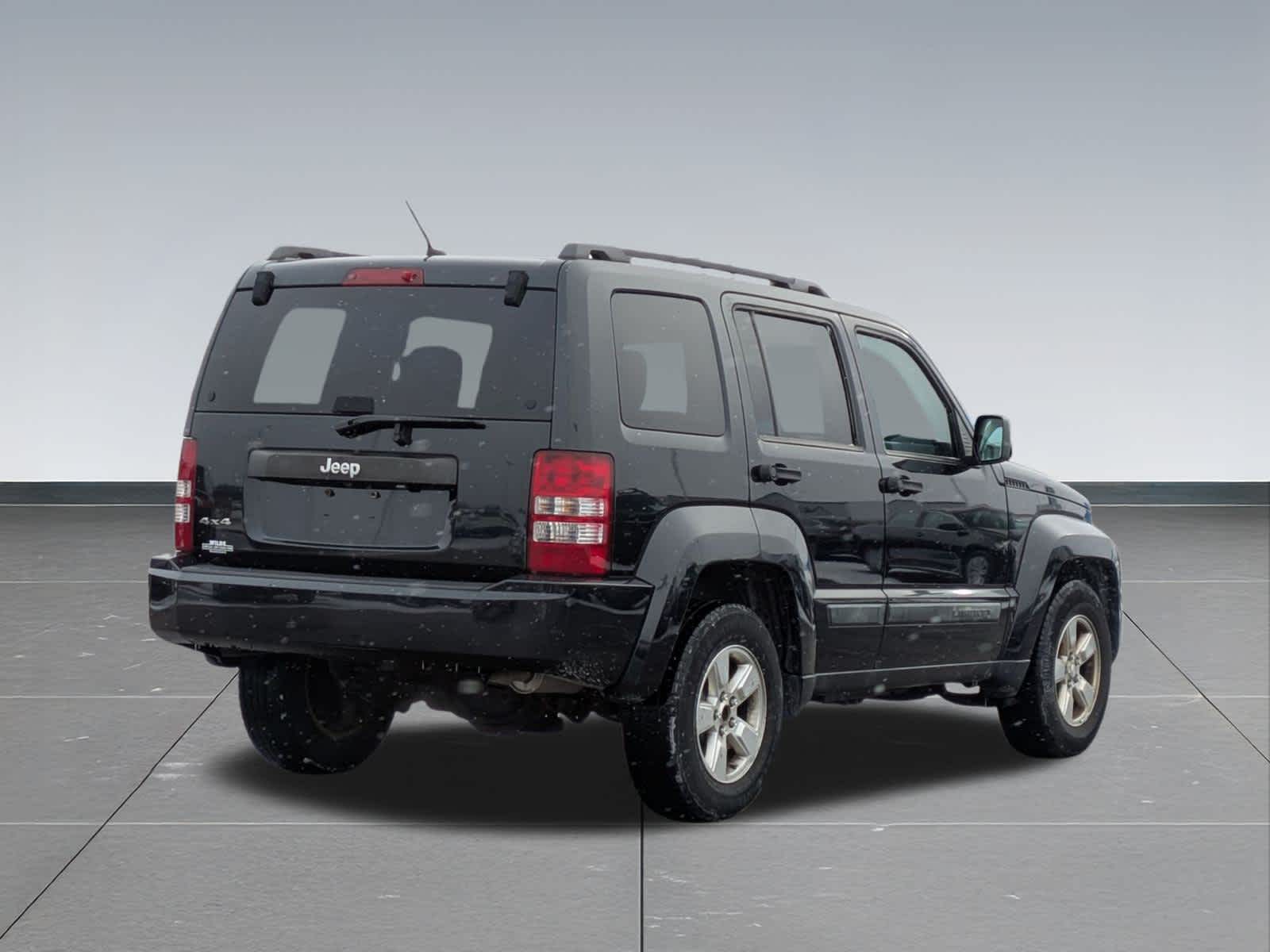 Thumbnail: 2010 Jeep Liberty - 6