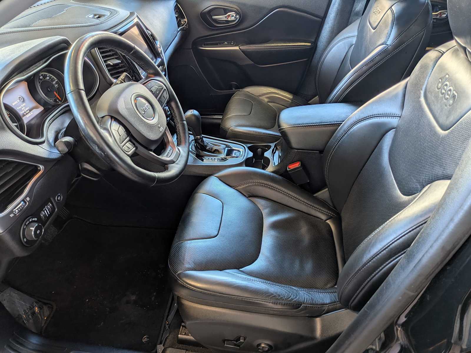 Thumbnail: 2020 Jeep Cherokee - 15