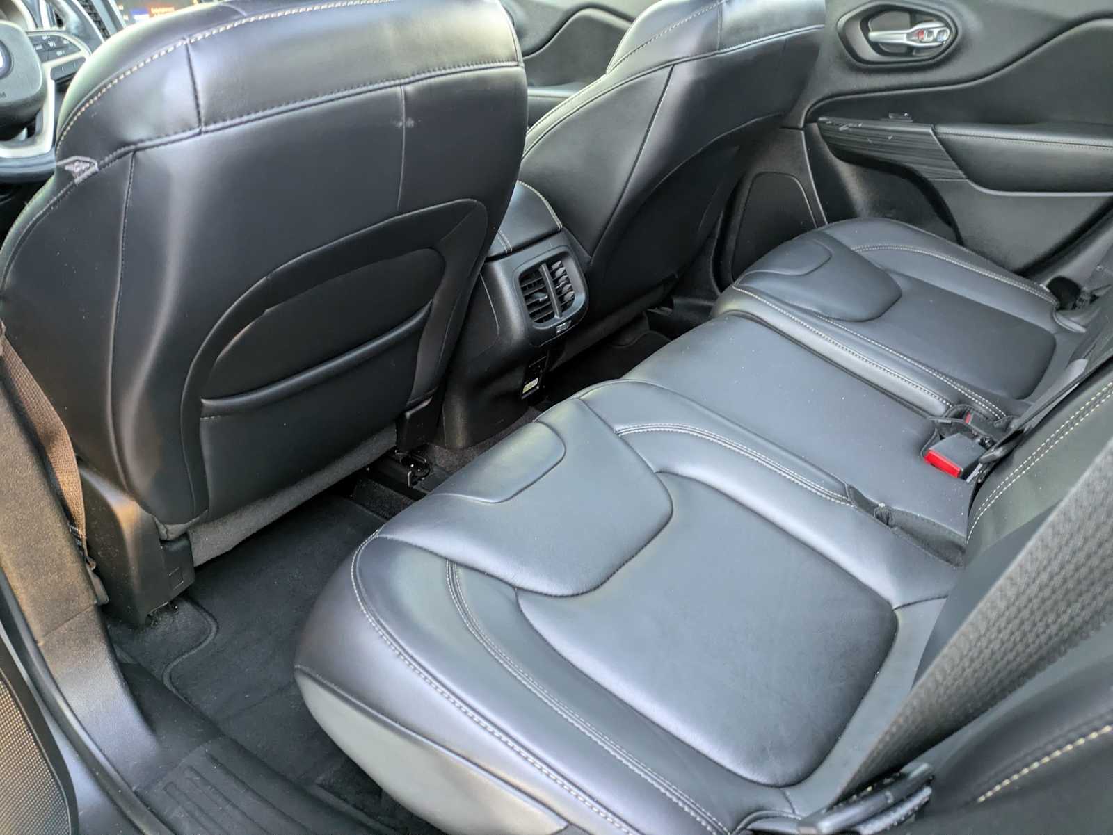 Thumbnail: 2016 Jeep Cherokee - 15