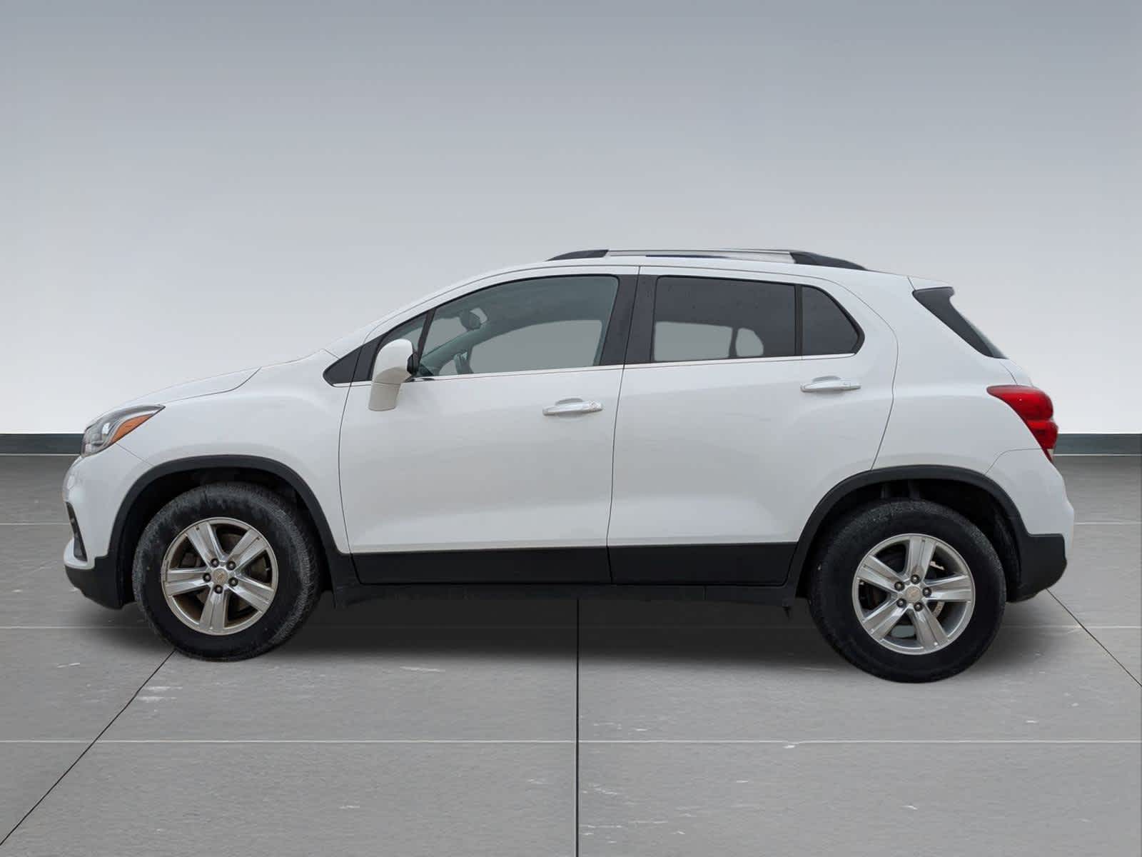 Thumbnail: 2017 Chevrolet Trax - 3