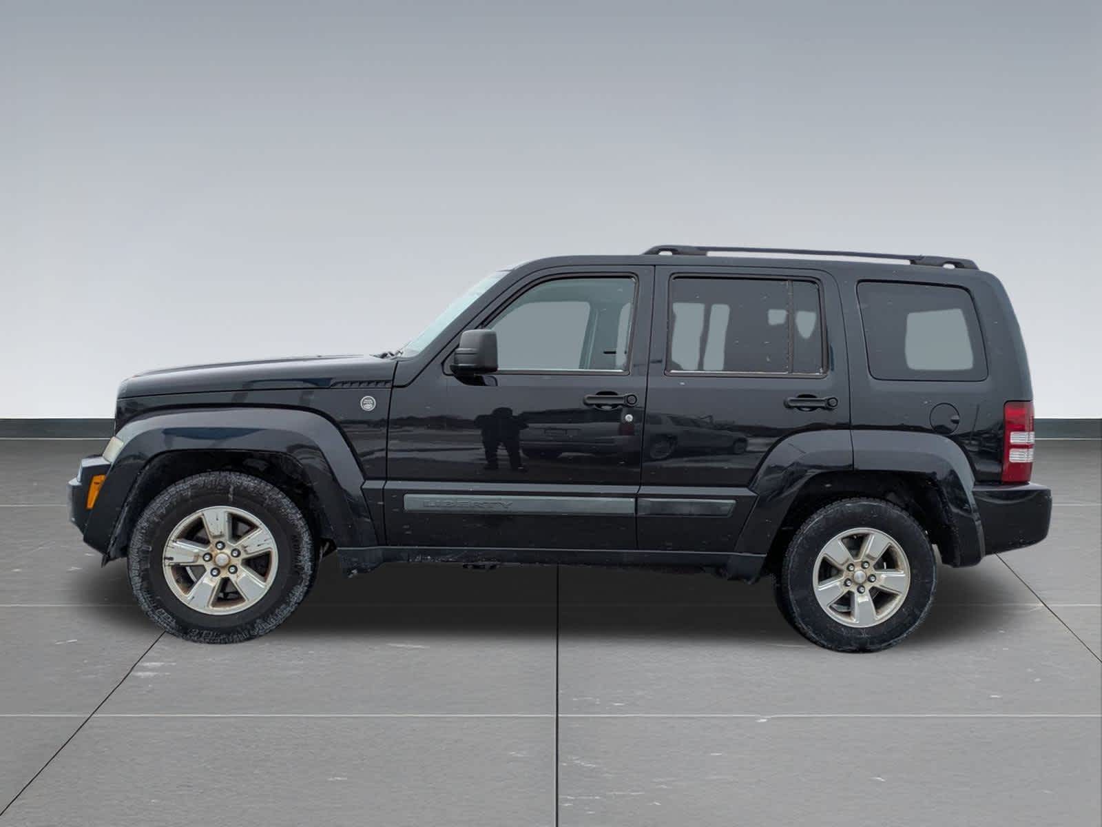 Thumbnail: 2010 Jeep Liberty - 3