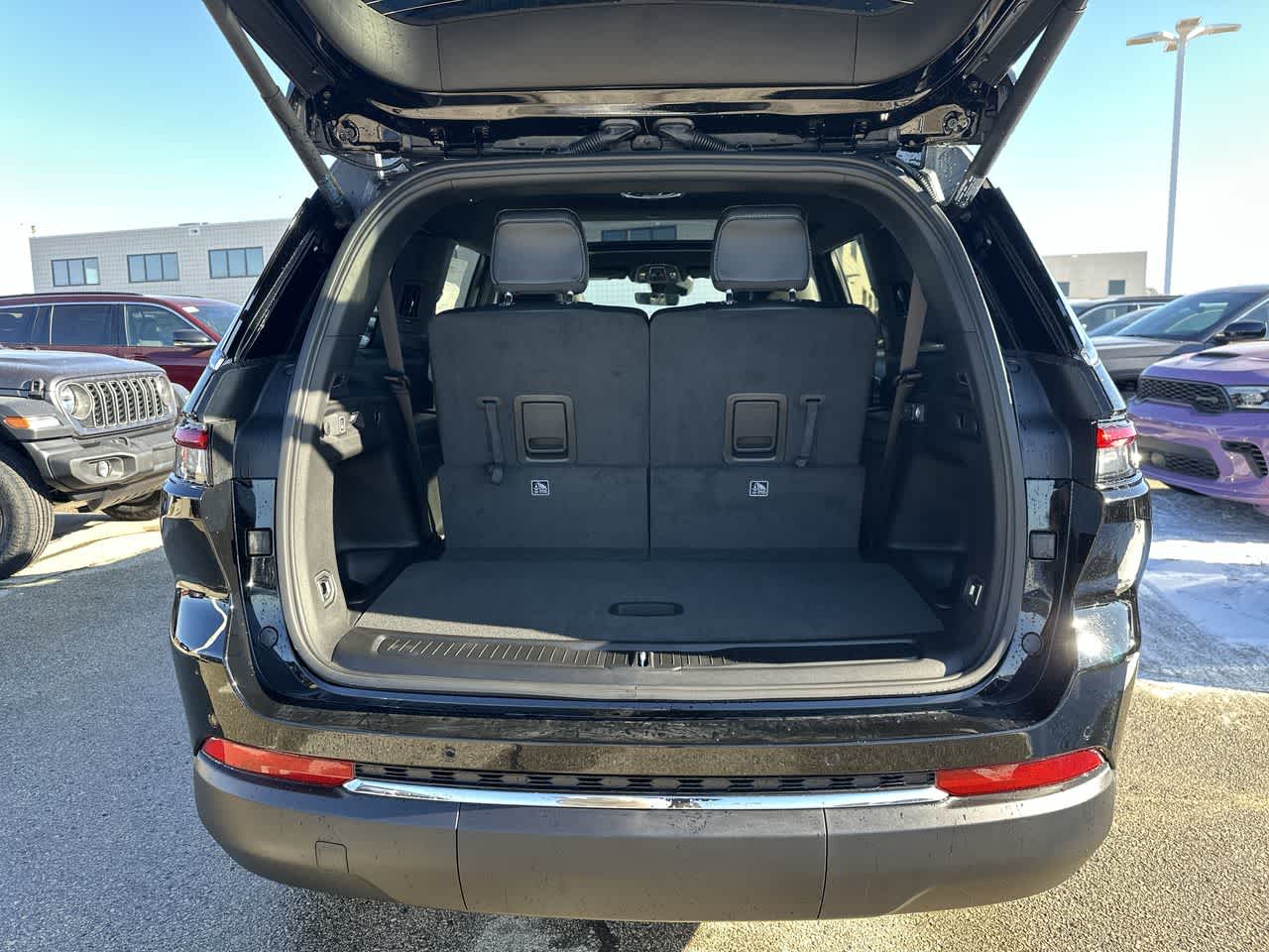 Thumbnail: 2025 Jeep Grand Cherokee L - 28