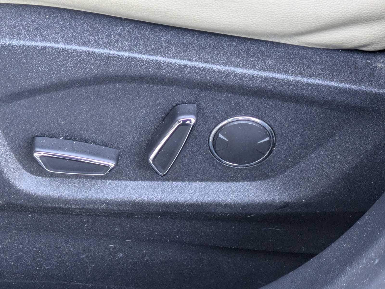 Thumbnail: 2019 Ford Edge - 15