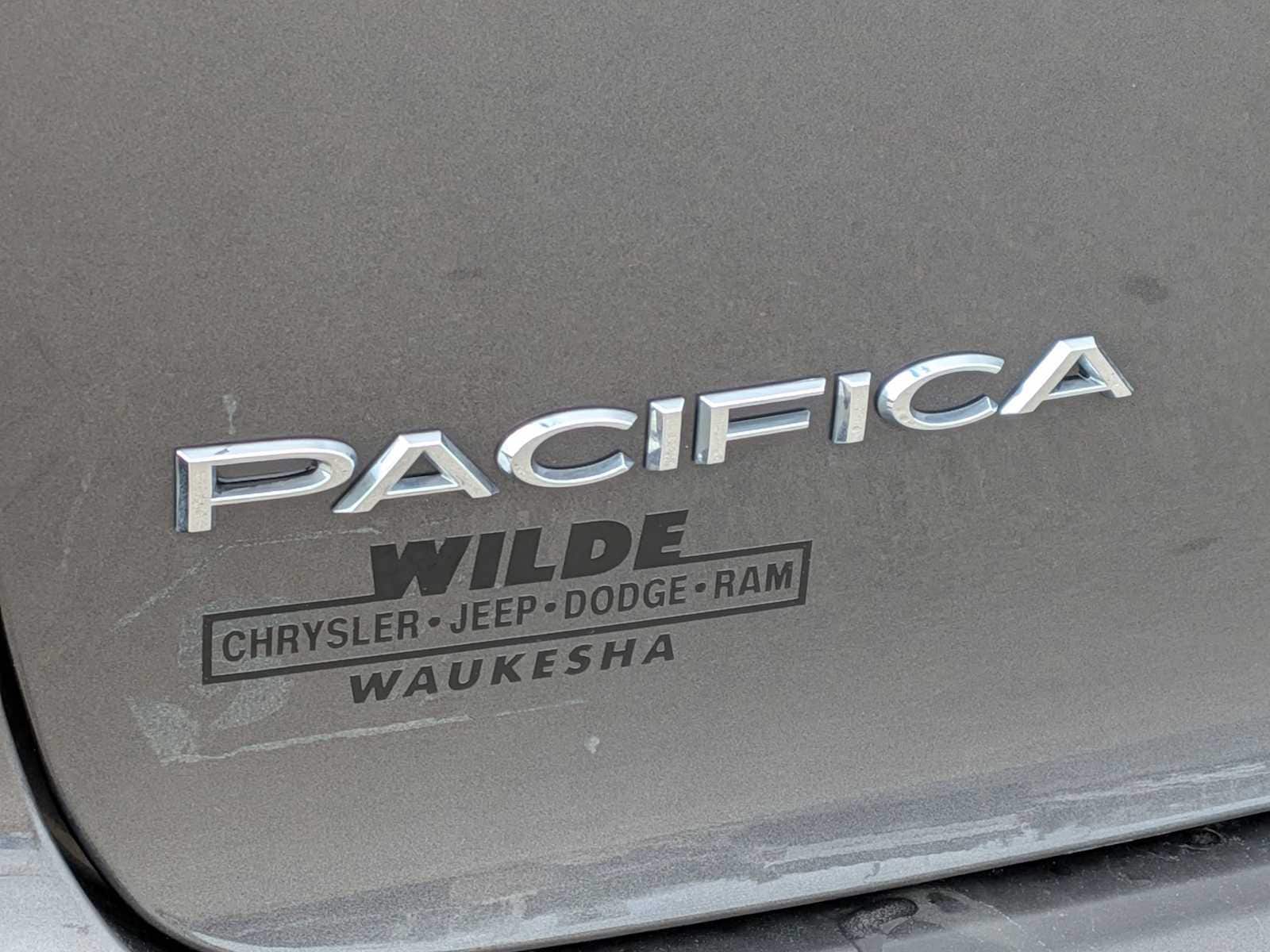 Thumbnail: 2018 Chrysler Pacifica - 12