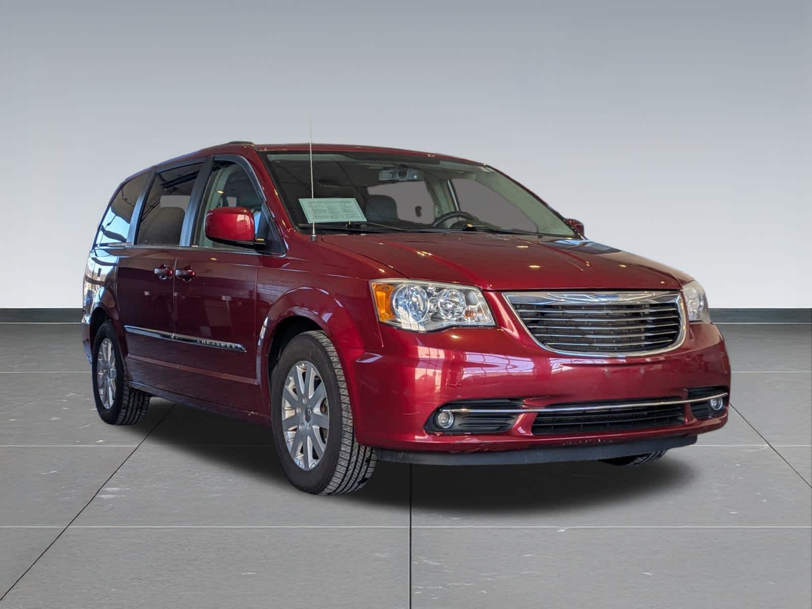 Thumbnail: 2012 Chrysler Town & Country - 8