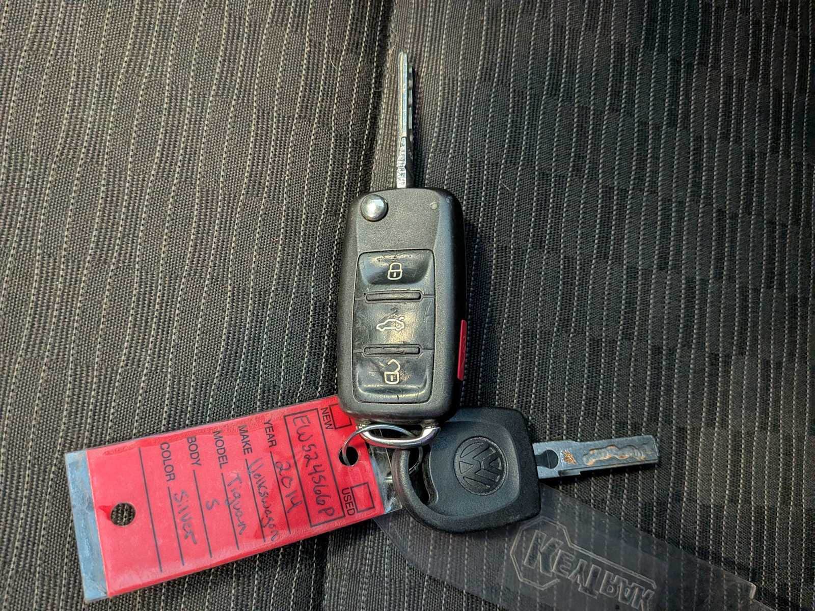 Thumbnail: 2014 Volkswagen Tiguan - 30