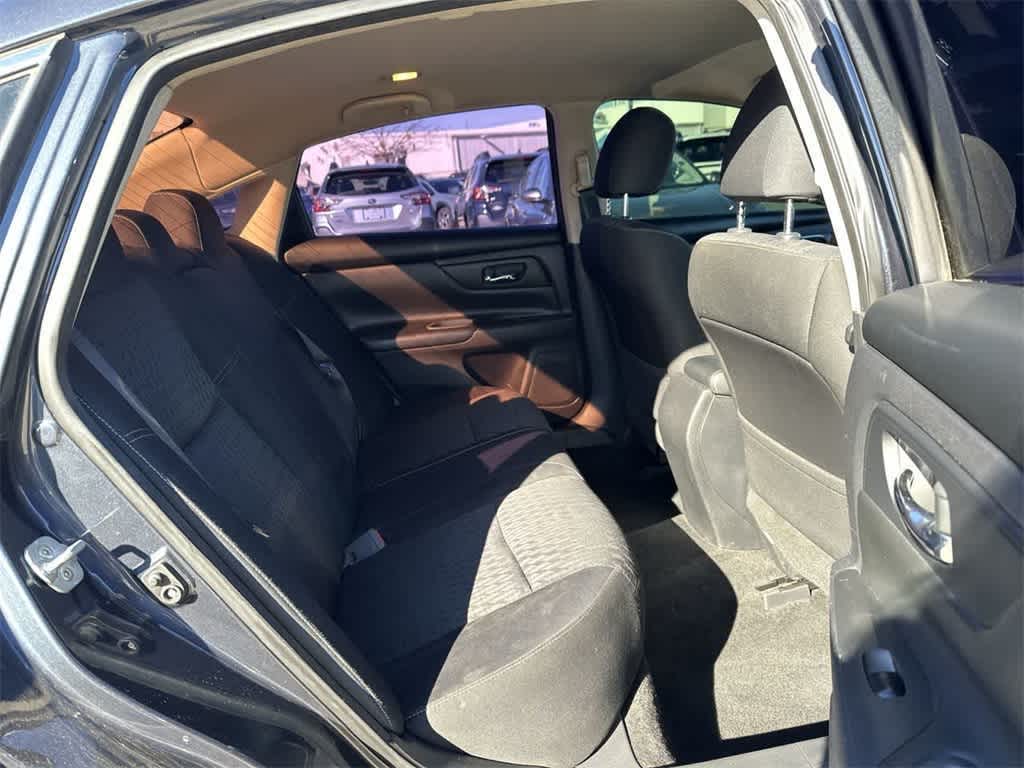 Thumbnail: 2016 Nissan Altima - 18