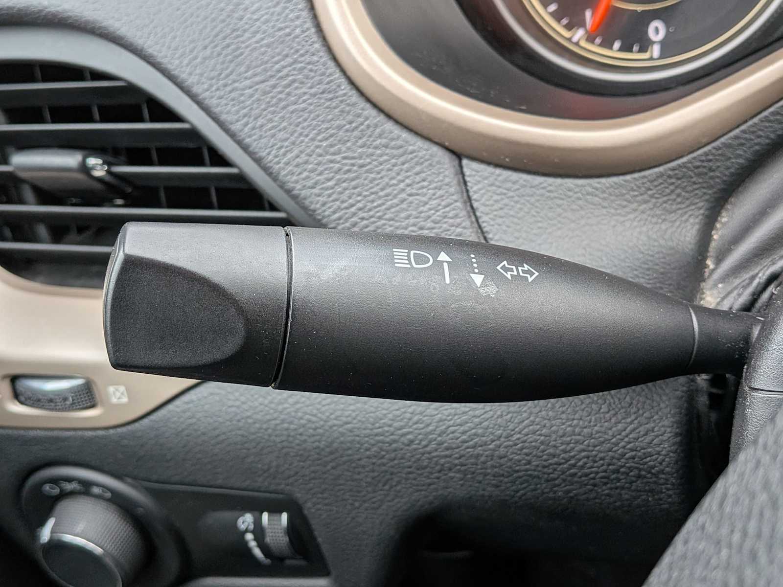 Thumbnail: 2018 Jeep Cherokee - 24