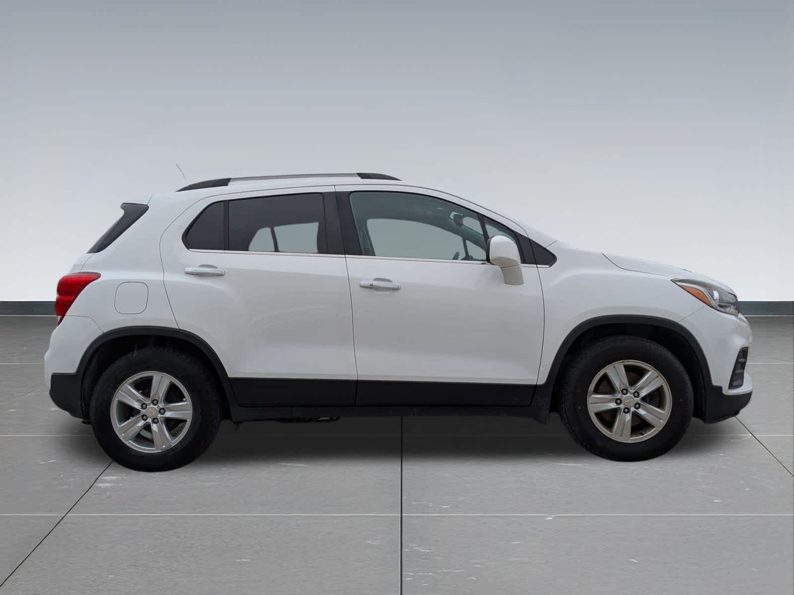 Thumbnail: 2017 Chevrolet Trax - 7