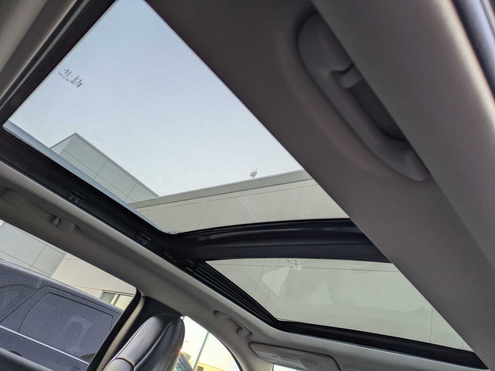 Thumbnail: 2016 Jeep Cherokee - 19