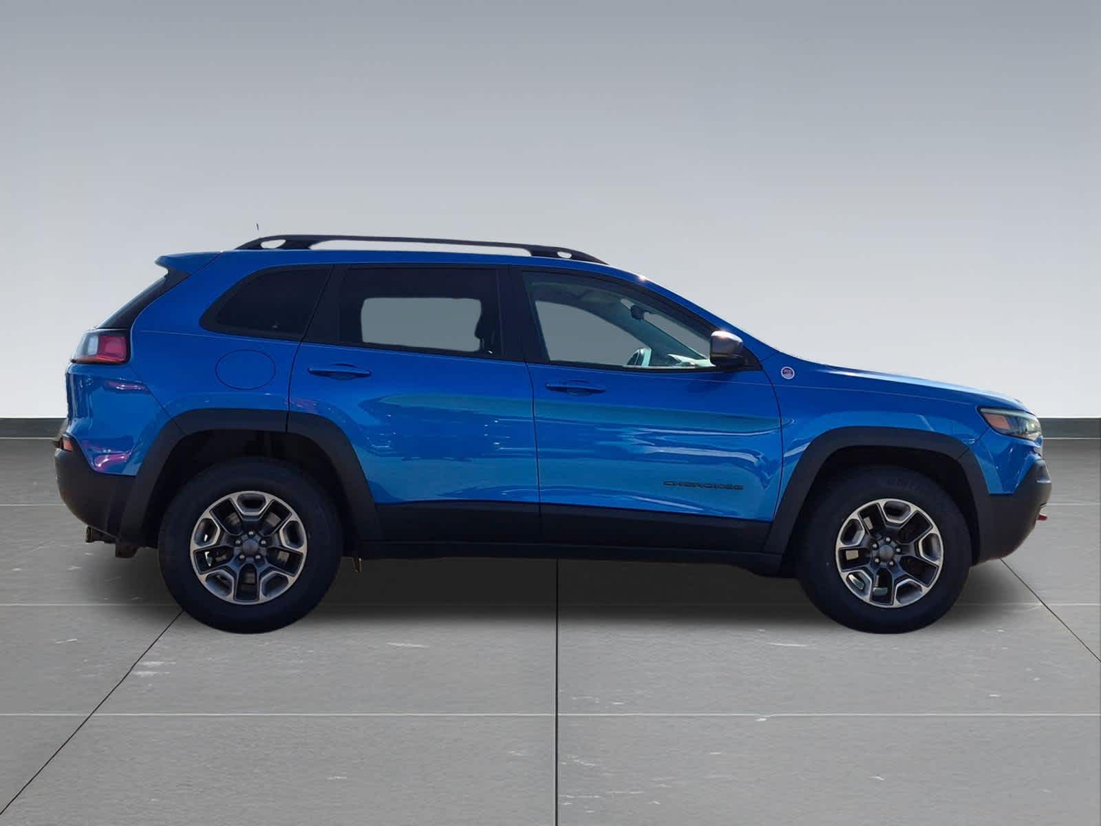 Thumbnail: 2019 Jeep Cherokee - 7