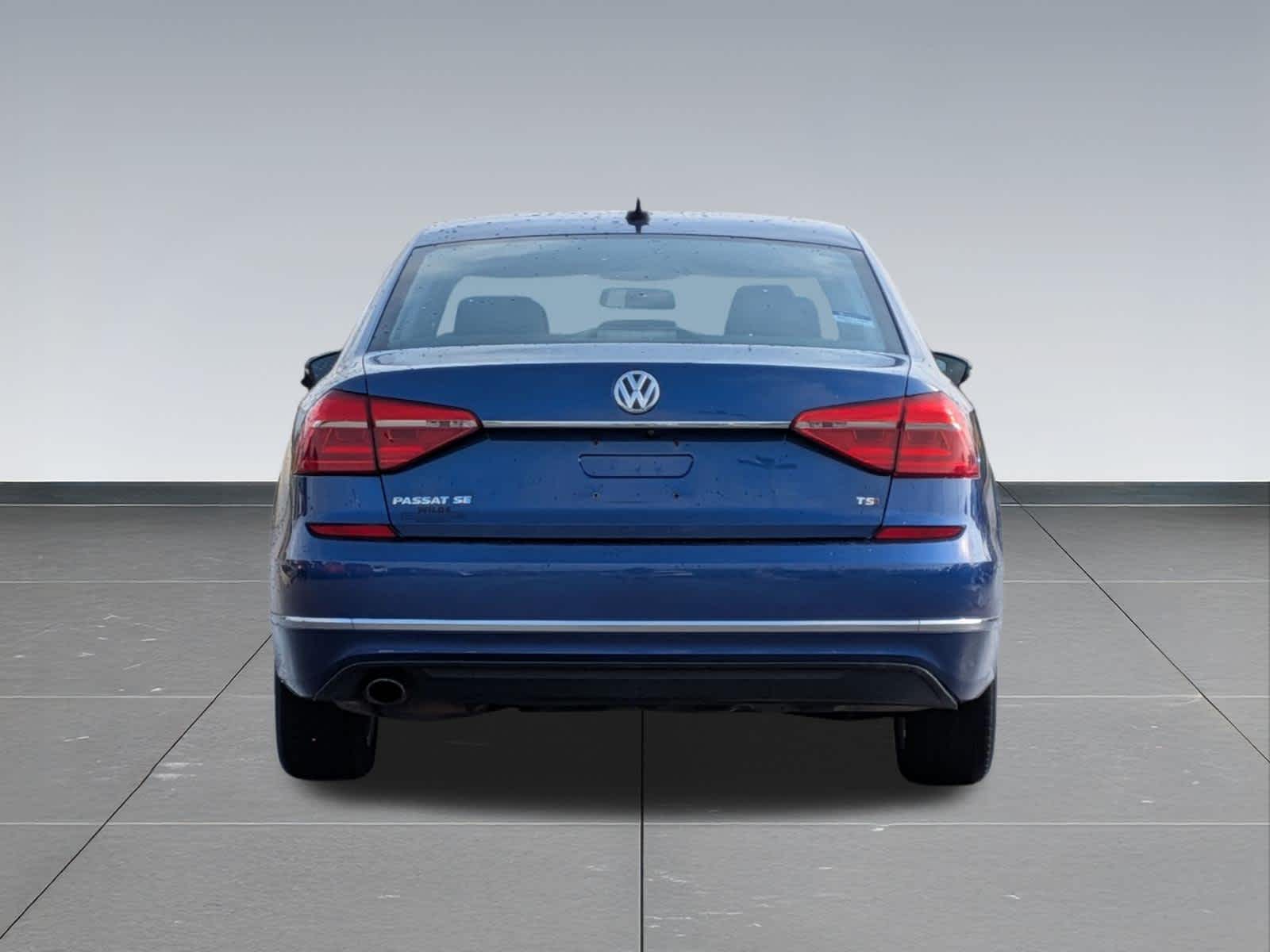Thumbnail: 2016 Volkswagen Passat - 4