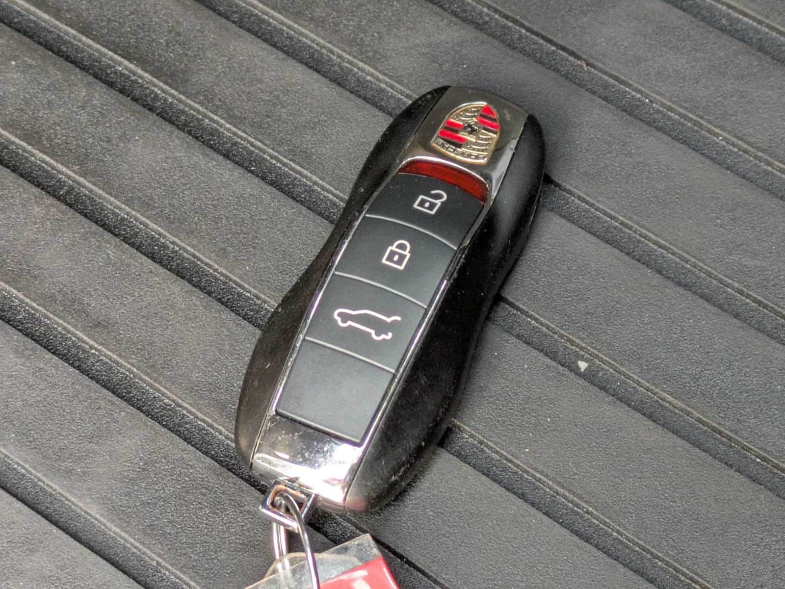 Thumbnail: 2021 Porsche Macan - 35