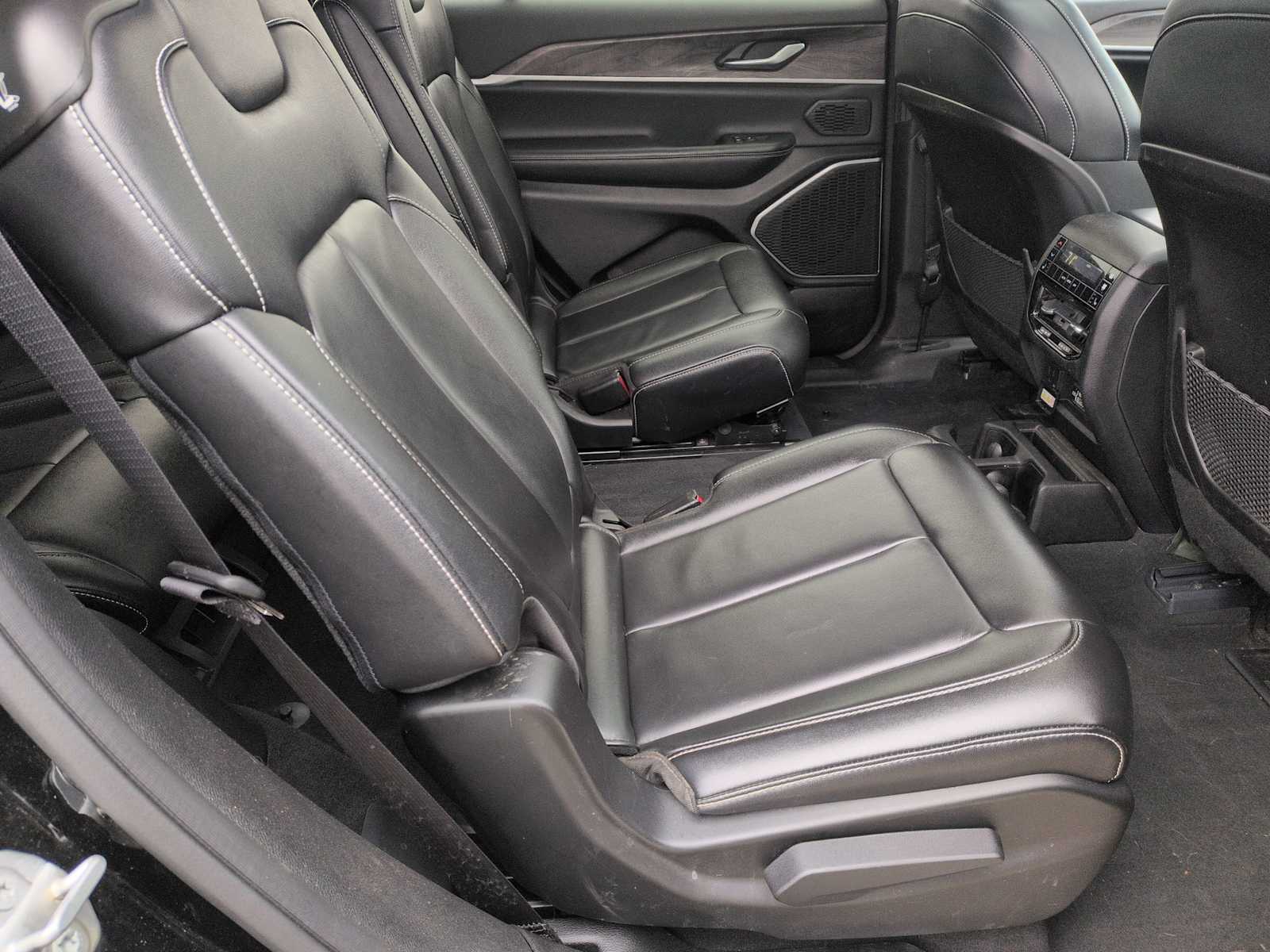 Thumbnail: 2022 Jeep Grand Cherokee - 21