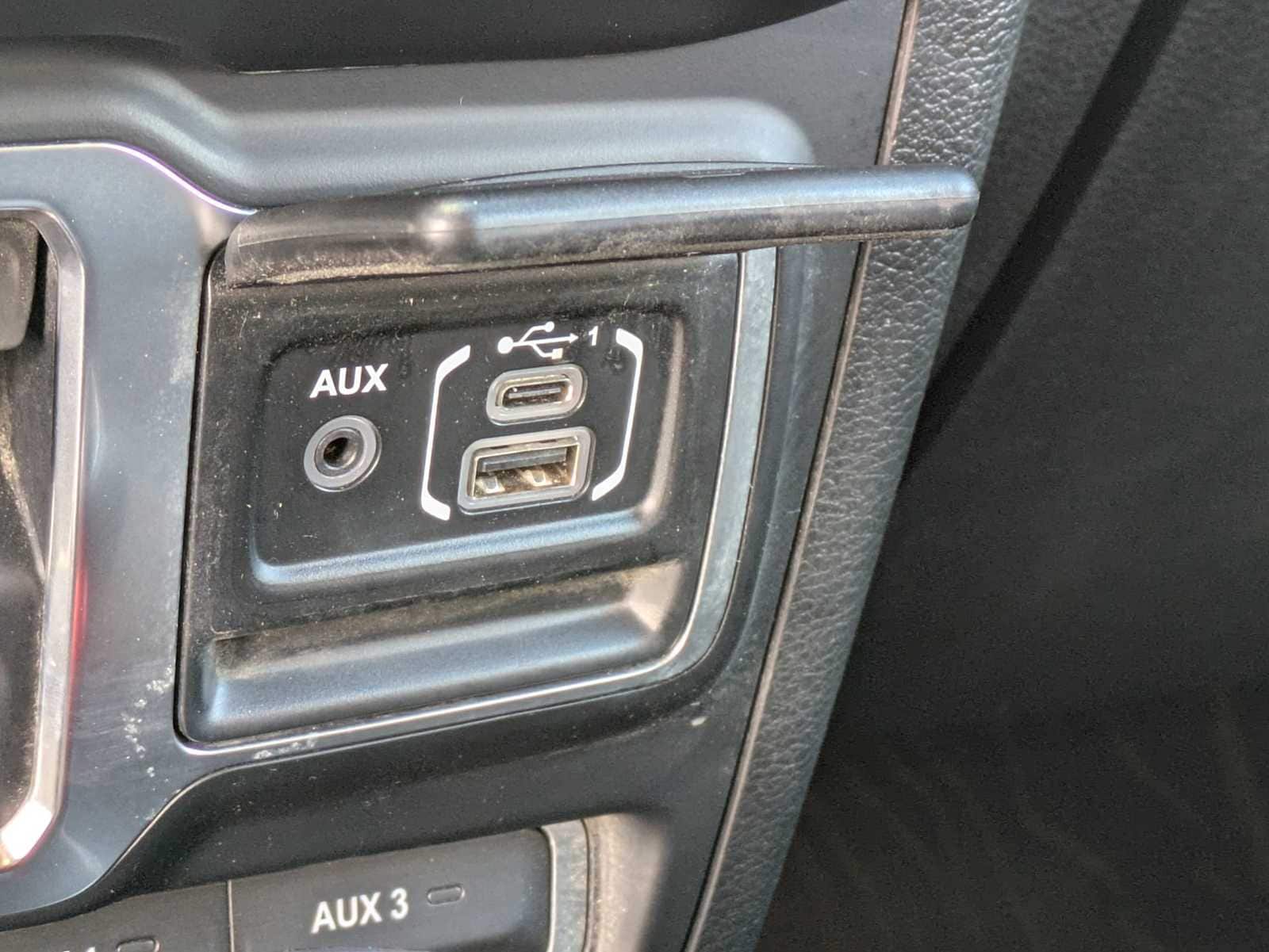 Thumbnail: 2019 Jeep Wrangler - 24