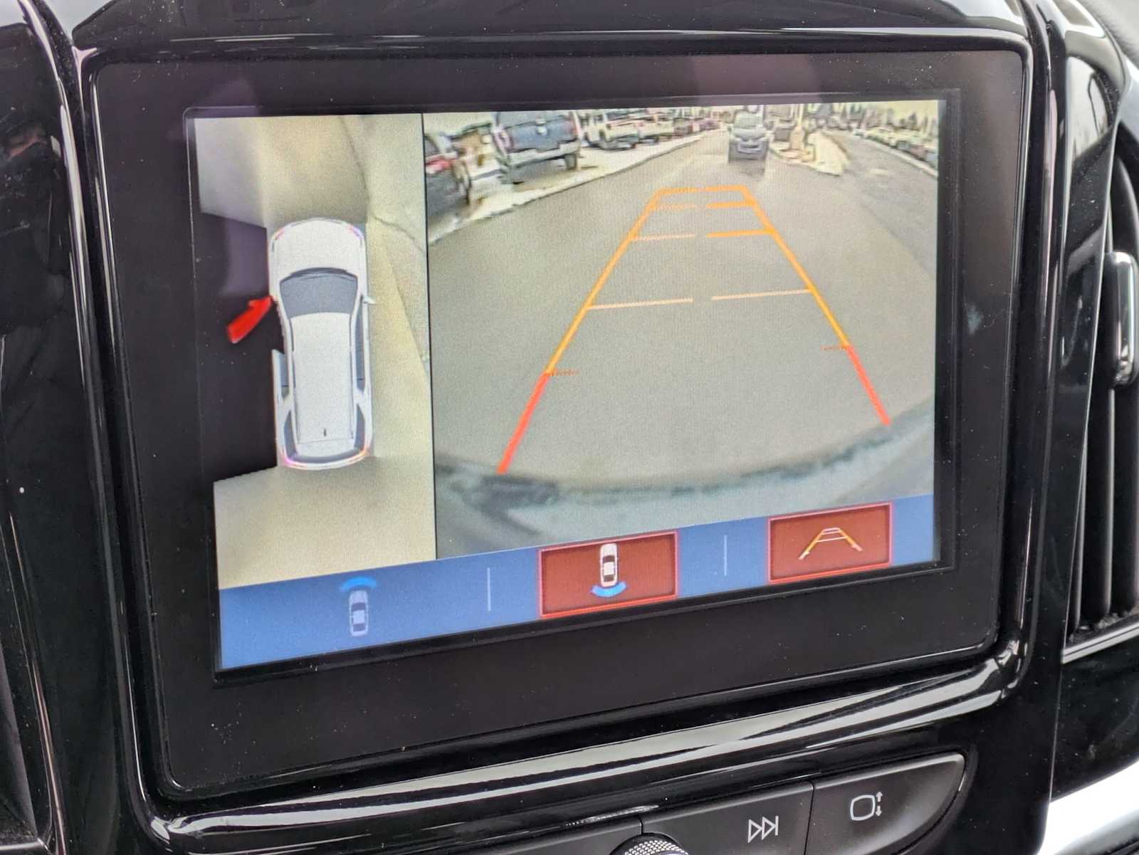 Thumbnail: 2019 Chevrolet Traverse - 31