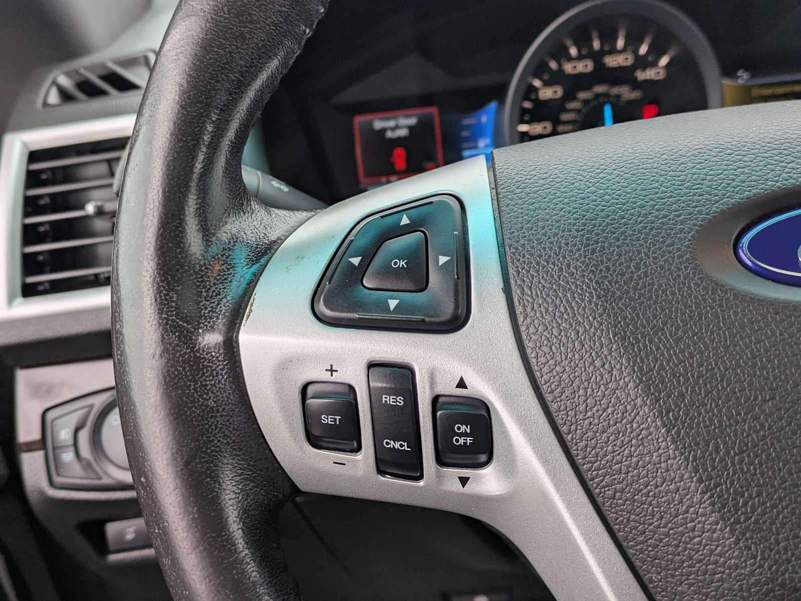 Thumbnail: 2014 Ford Explorer - 24