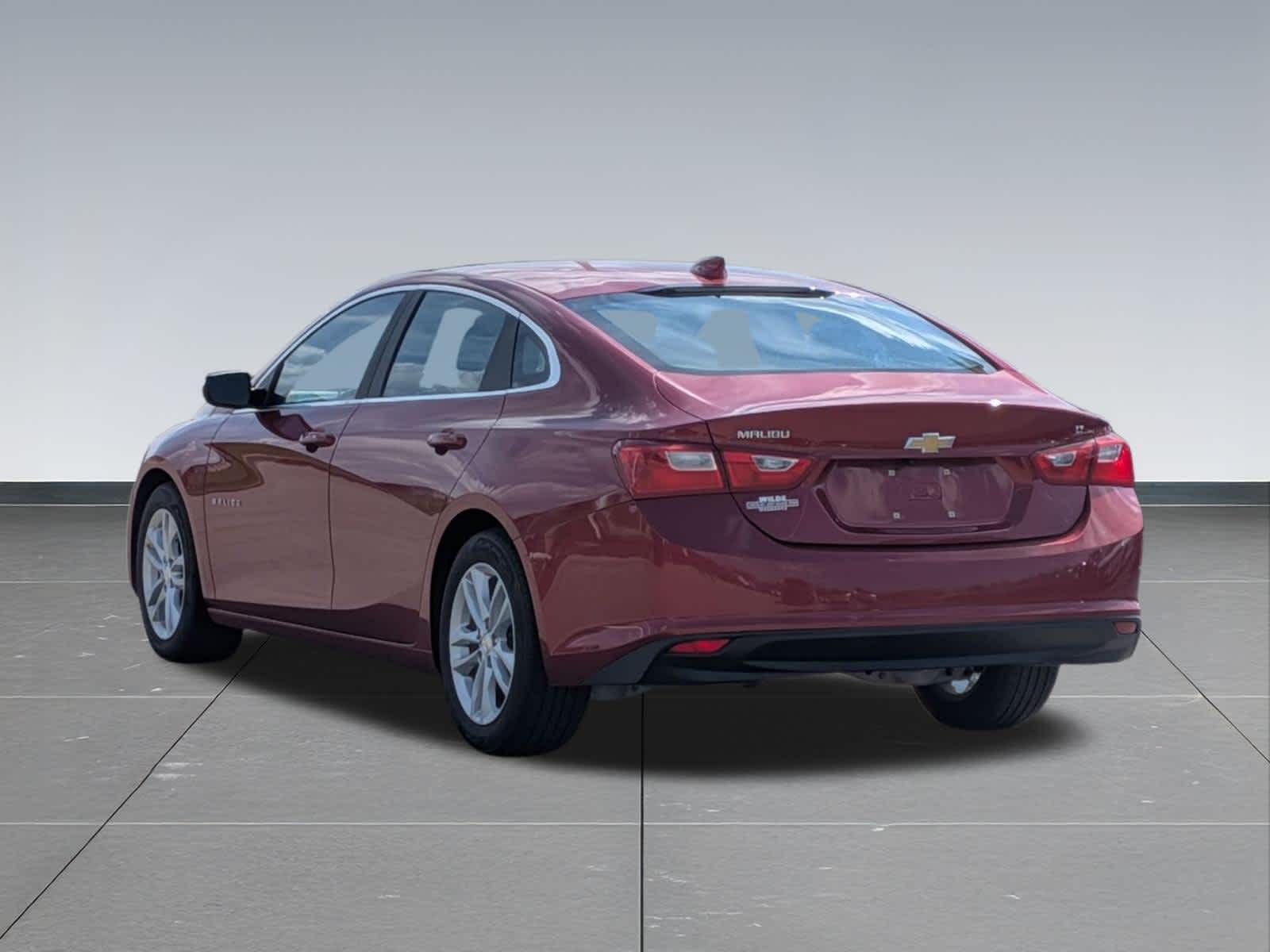 Thumbnail: 2016 Chevrolet Malibu - 3