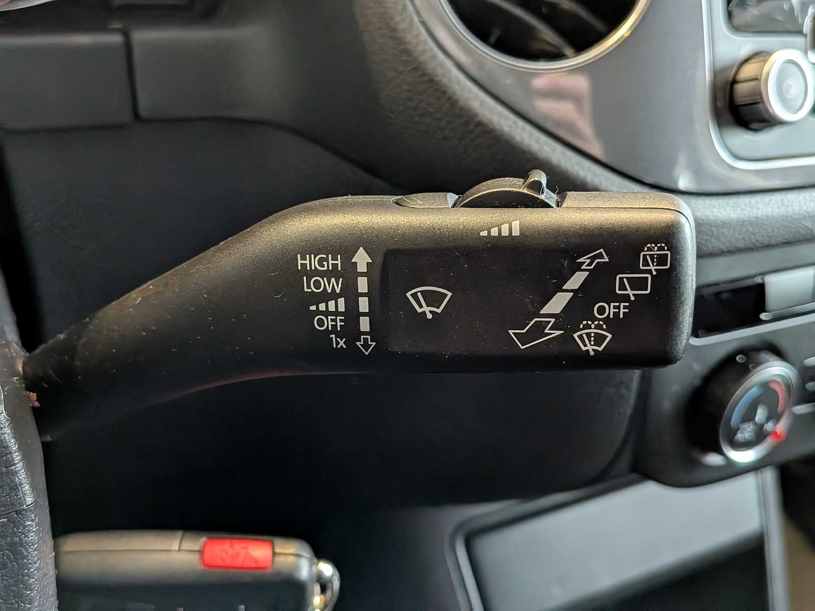 Thumbnail: 2014 Volkswagen Tiguan - 23