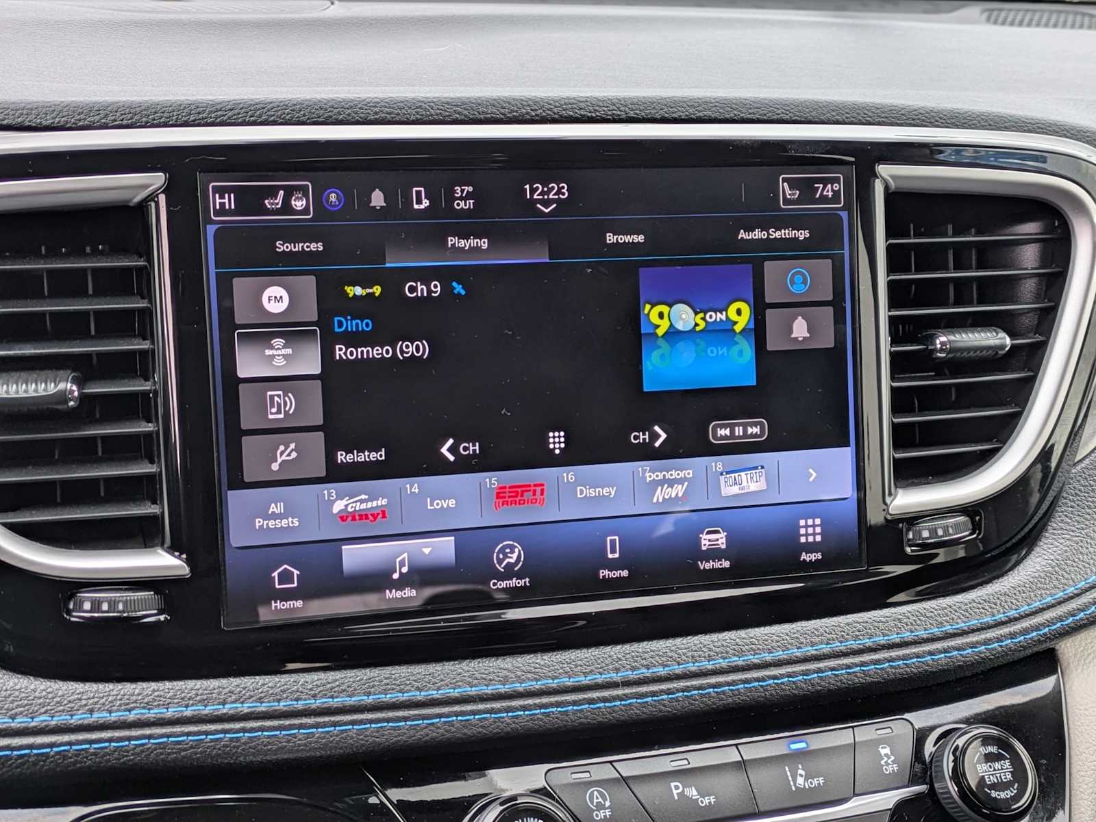 Thumbnail: 2021 Chrysler Pacifica - 26