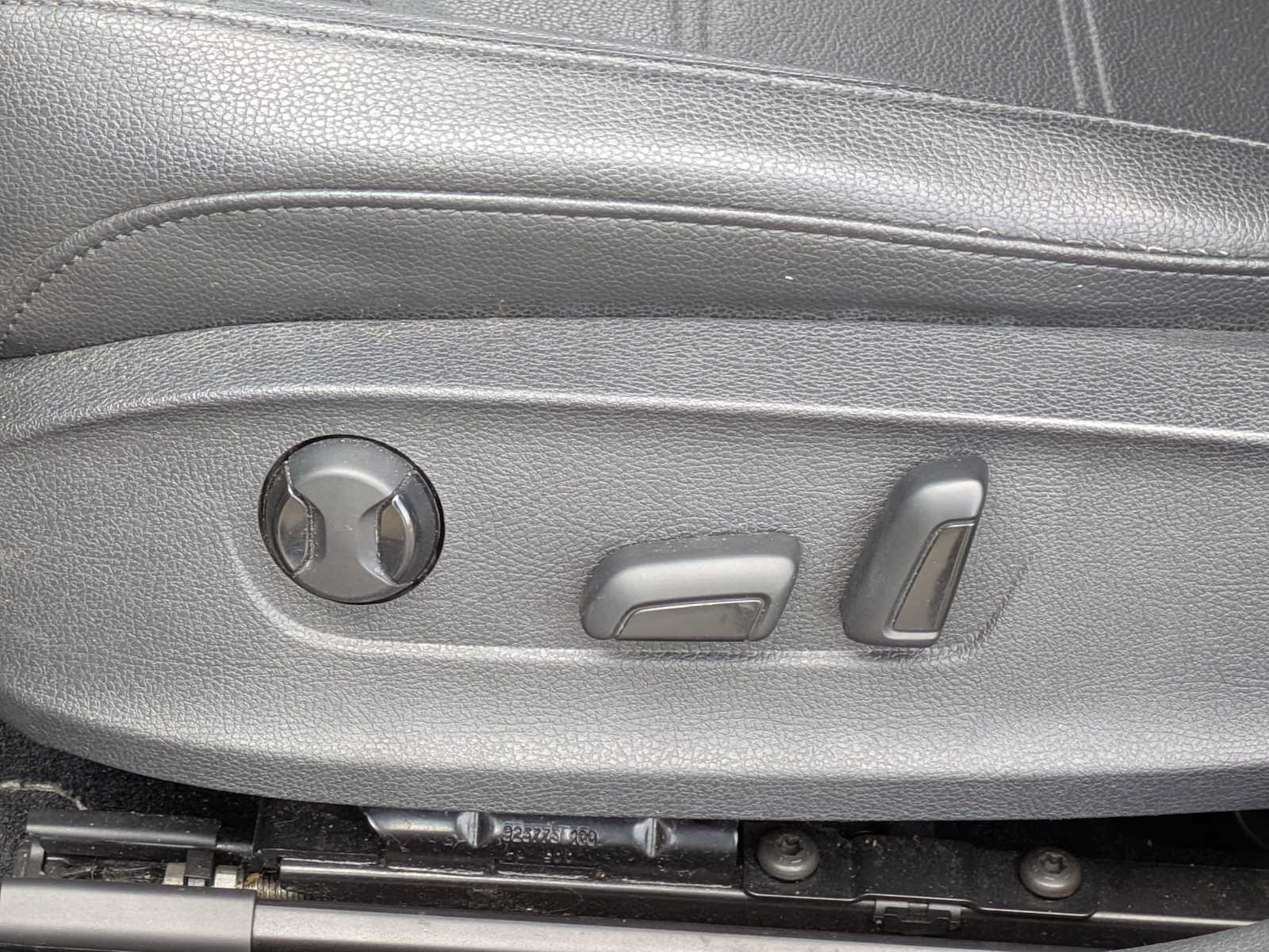 Thumbnail: 2014 Volkswagen Passat - 14