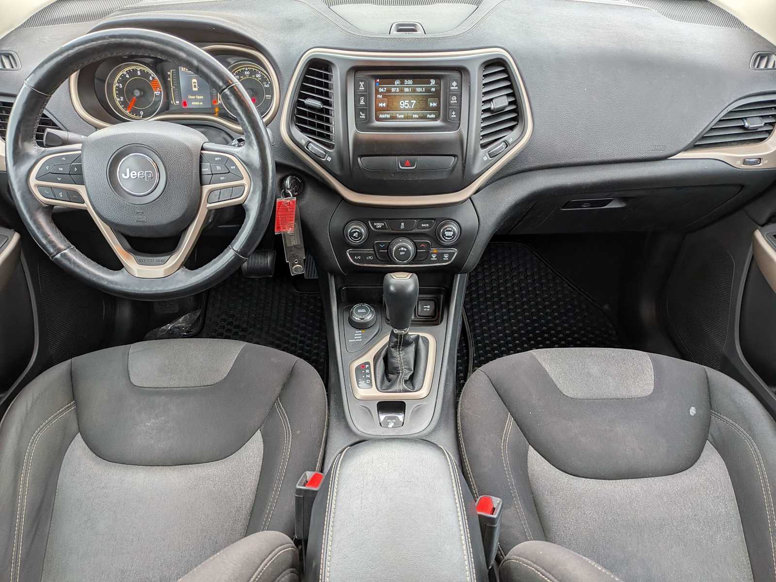 Thumbnail: 2018 Jeep Cherokee - 14