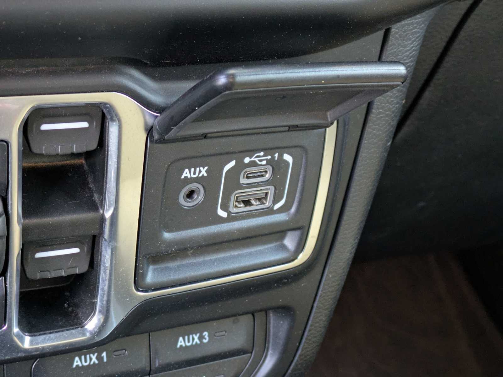 Thumbnail: 2022 Jeep Gladiator - 26