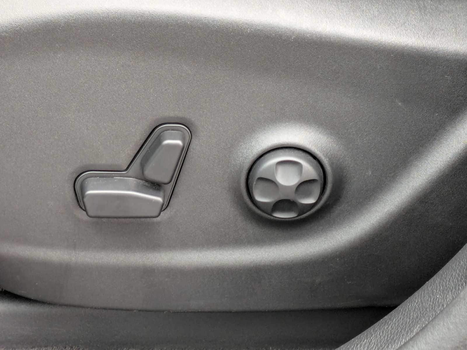 Thumbnail: 2014 Jeep Cherokee - 17