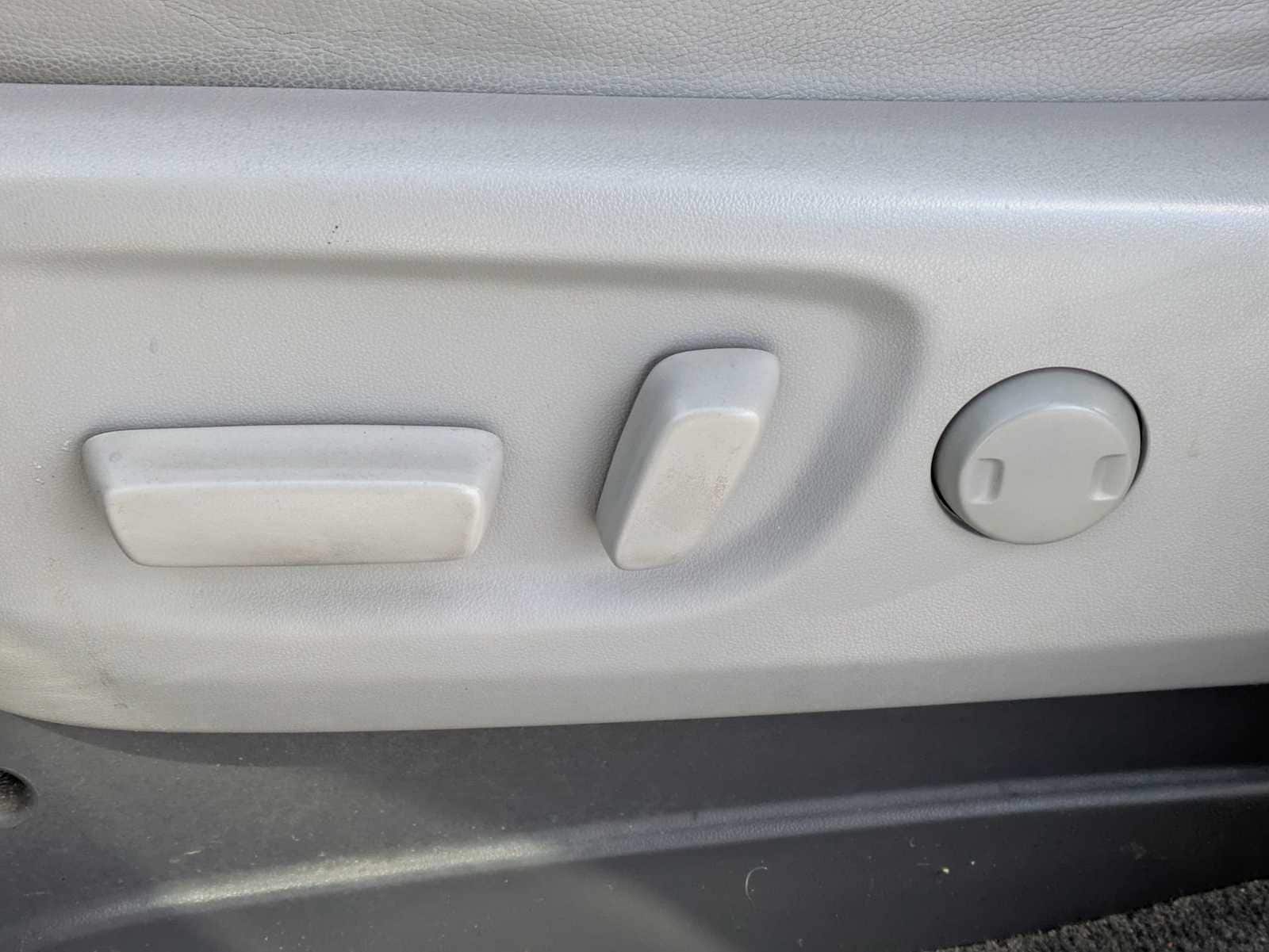 Thumbnail: 2015 Toyota Sienna - 16