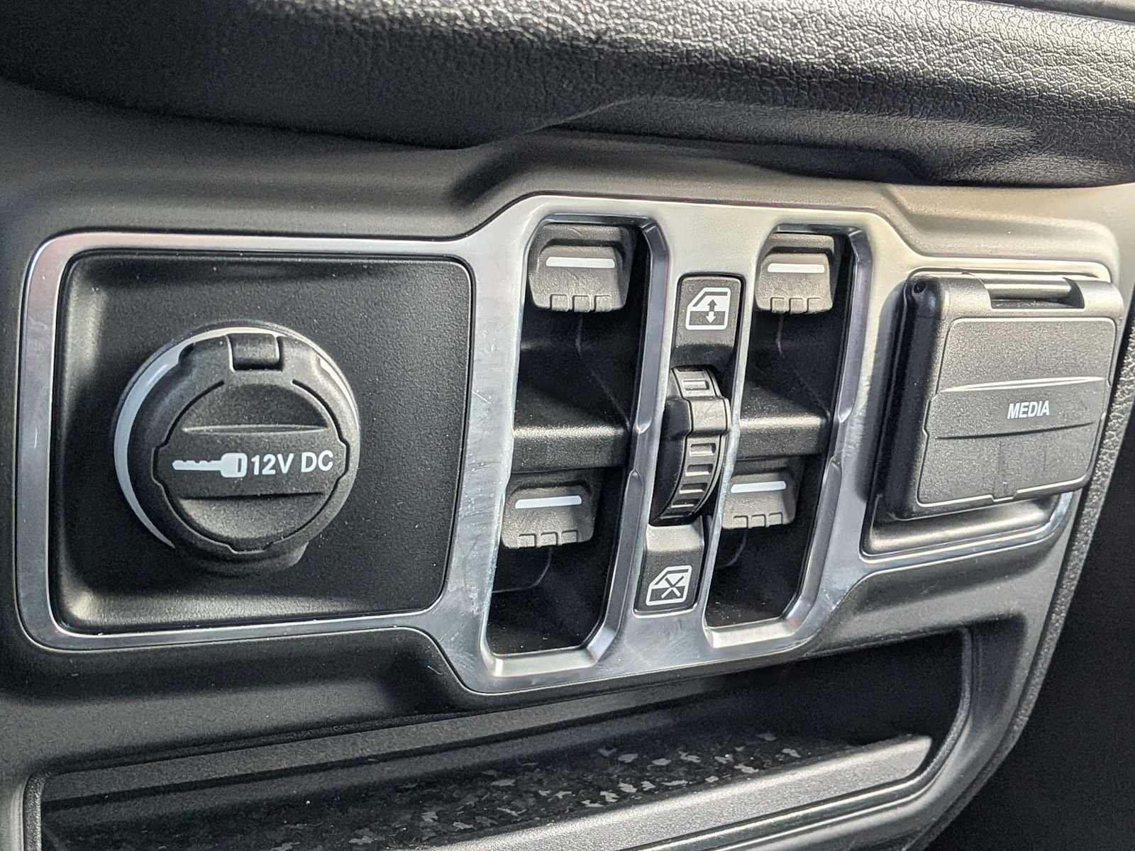 Thumbnail: 2025 Jeep Wrangler - 30