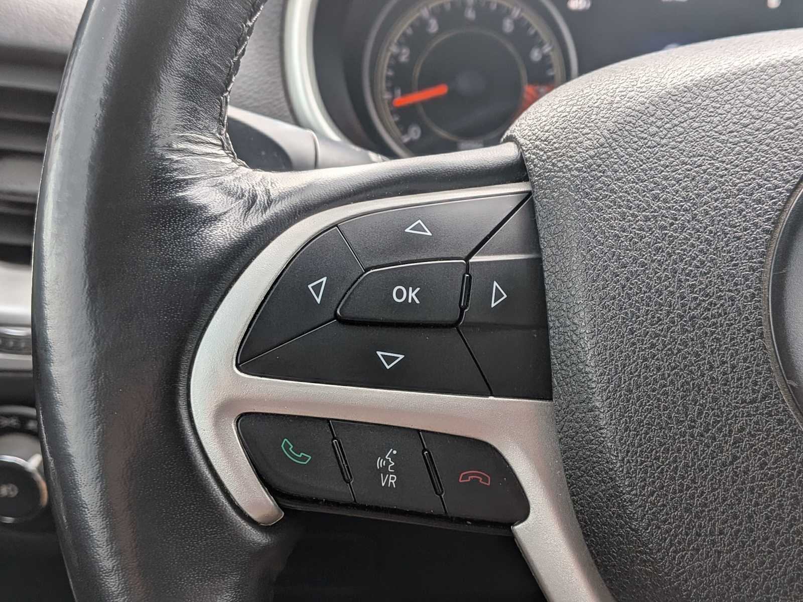 Thumbnail: 2015 Jeep Cherokee - 22