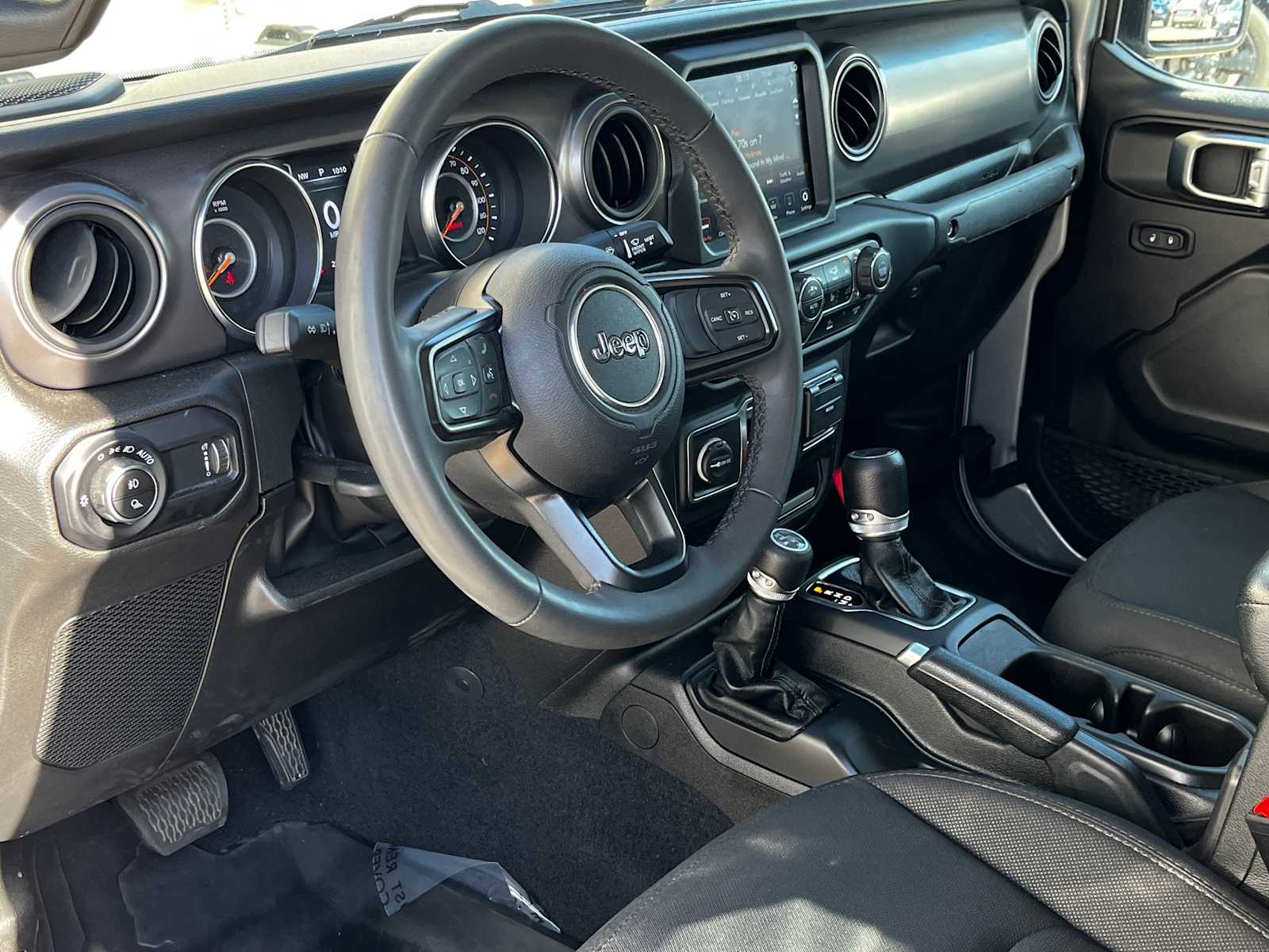 2023 Jeep Gladiator Sport photo 2