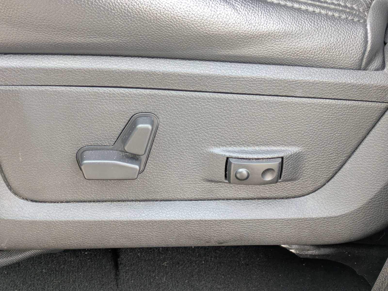 Thumbnail: 2019 RAM 1500 Classic - 16