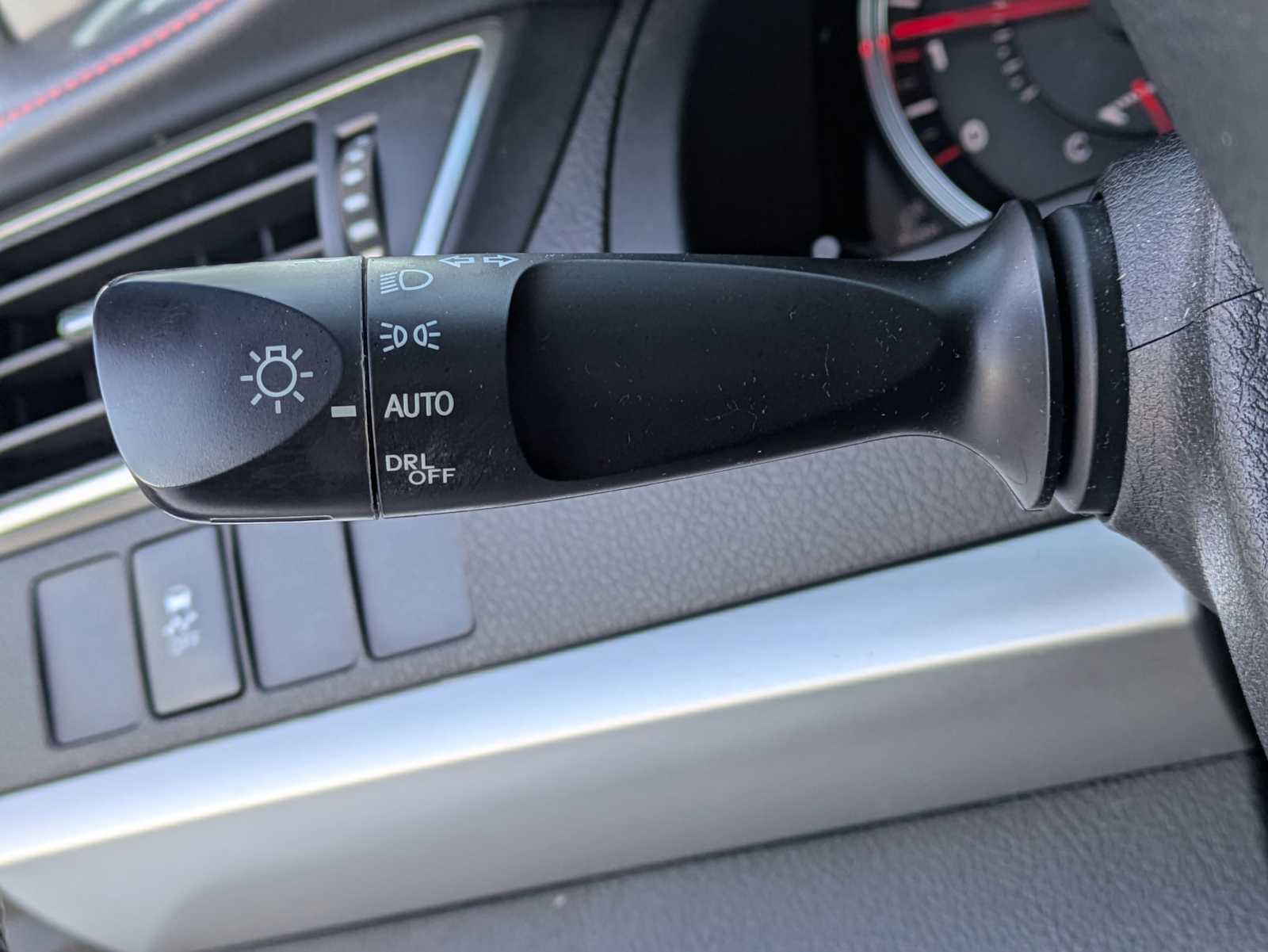 Thumbnail: 2015 Toyota Camry - 23