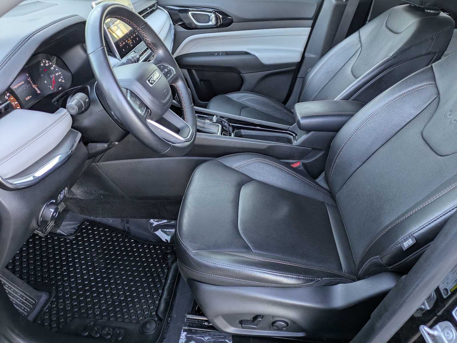 Thumbnail: 2022 Jeep Compass - 14