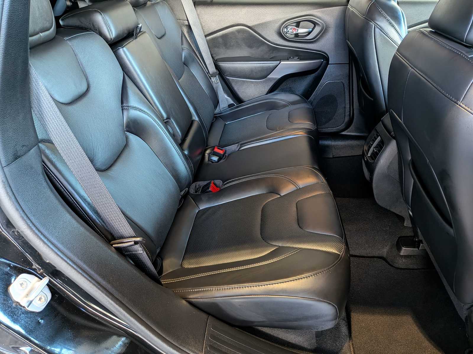 Thumbnail: 2020 Jeep Cherokee - 19