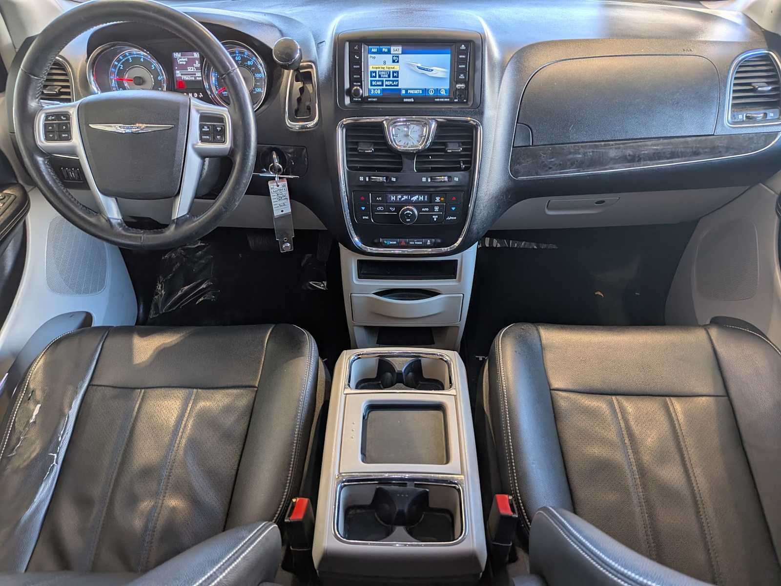 Thumbnail: 2012 Chrysler Town & Country - 13