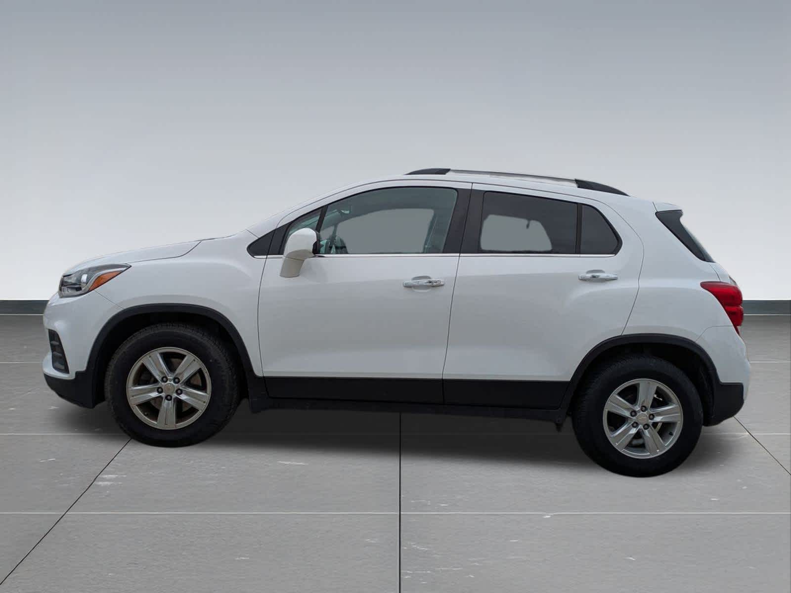 Thumbnail: 2017 Chevrolet Trax - 3