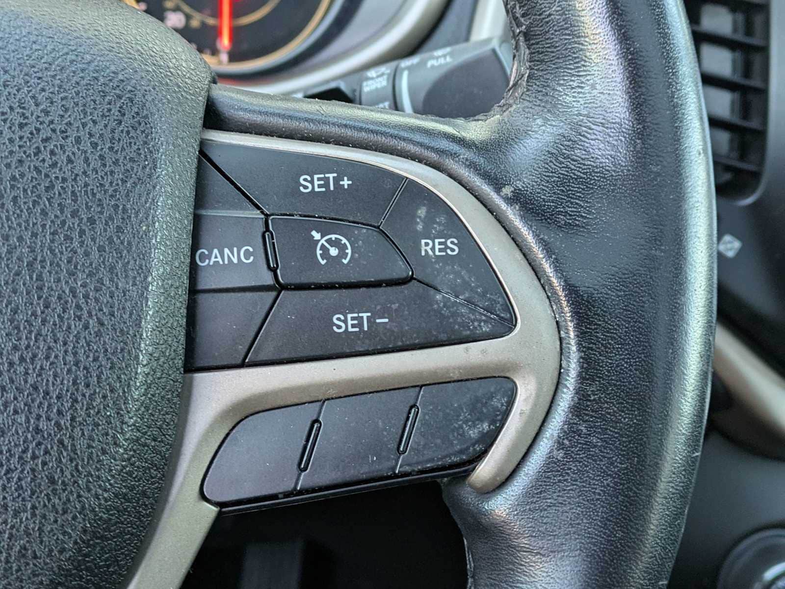 Thumbnail: 2016 Jeep Cherokee - 23