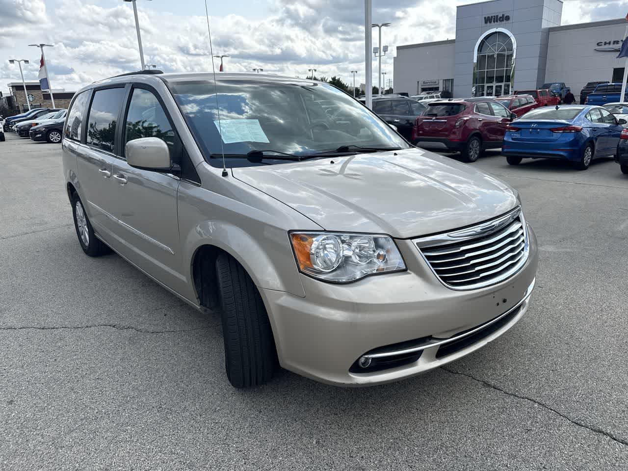 Thumbnail: 2014 Chrysler Town & Country - 8
