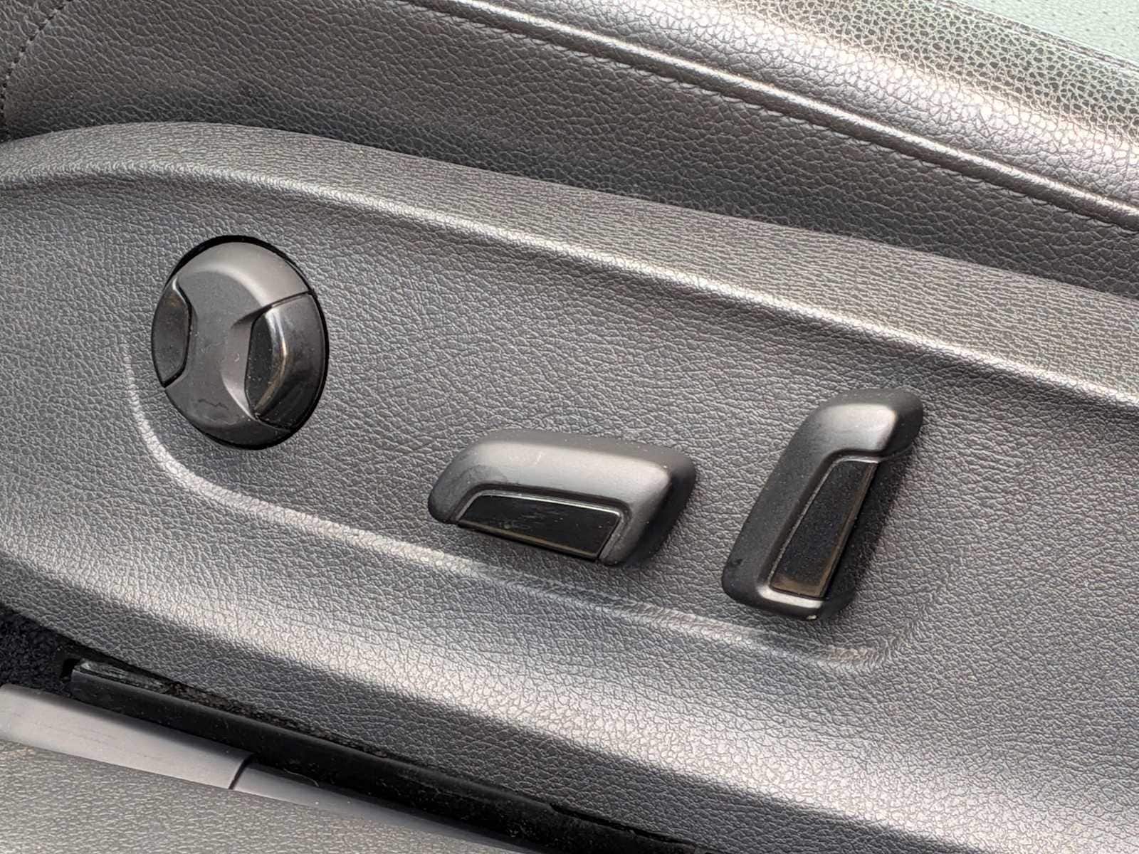 Thumbnail: 2016 Volkswagen Passat - 16