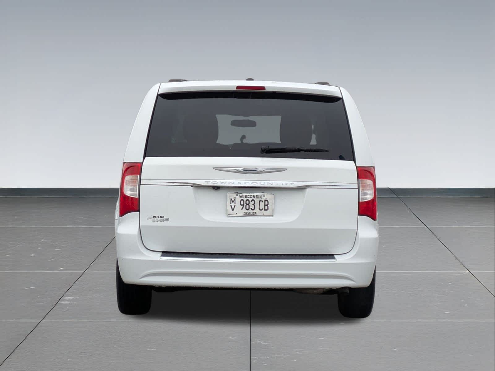 Thumbnail: 2015 Chrysler Town & Country - 5