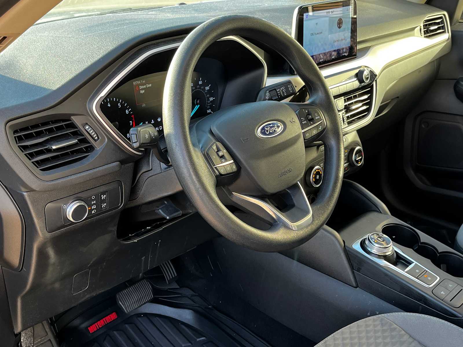 2020 Ford Escape SE photo 2