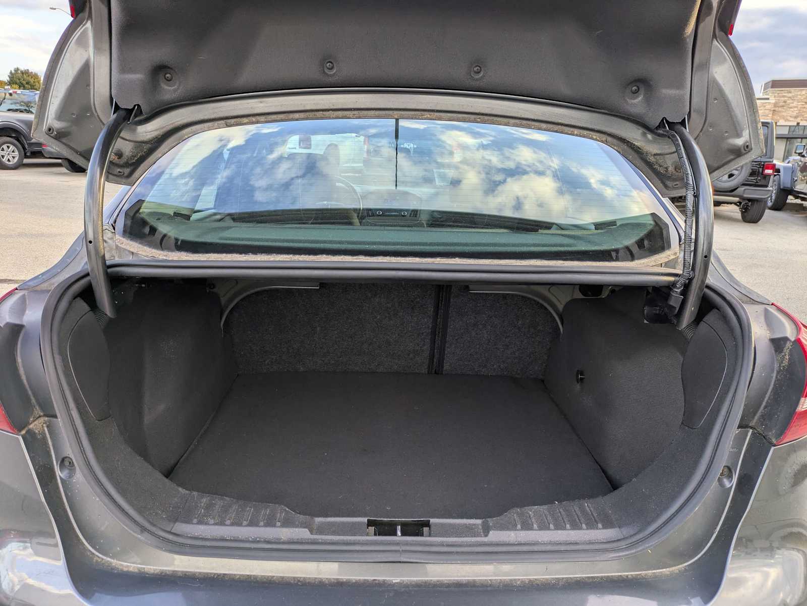 Thumbnail: 2015 Ford Focus - 29