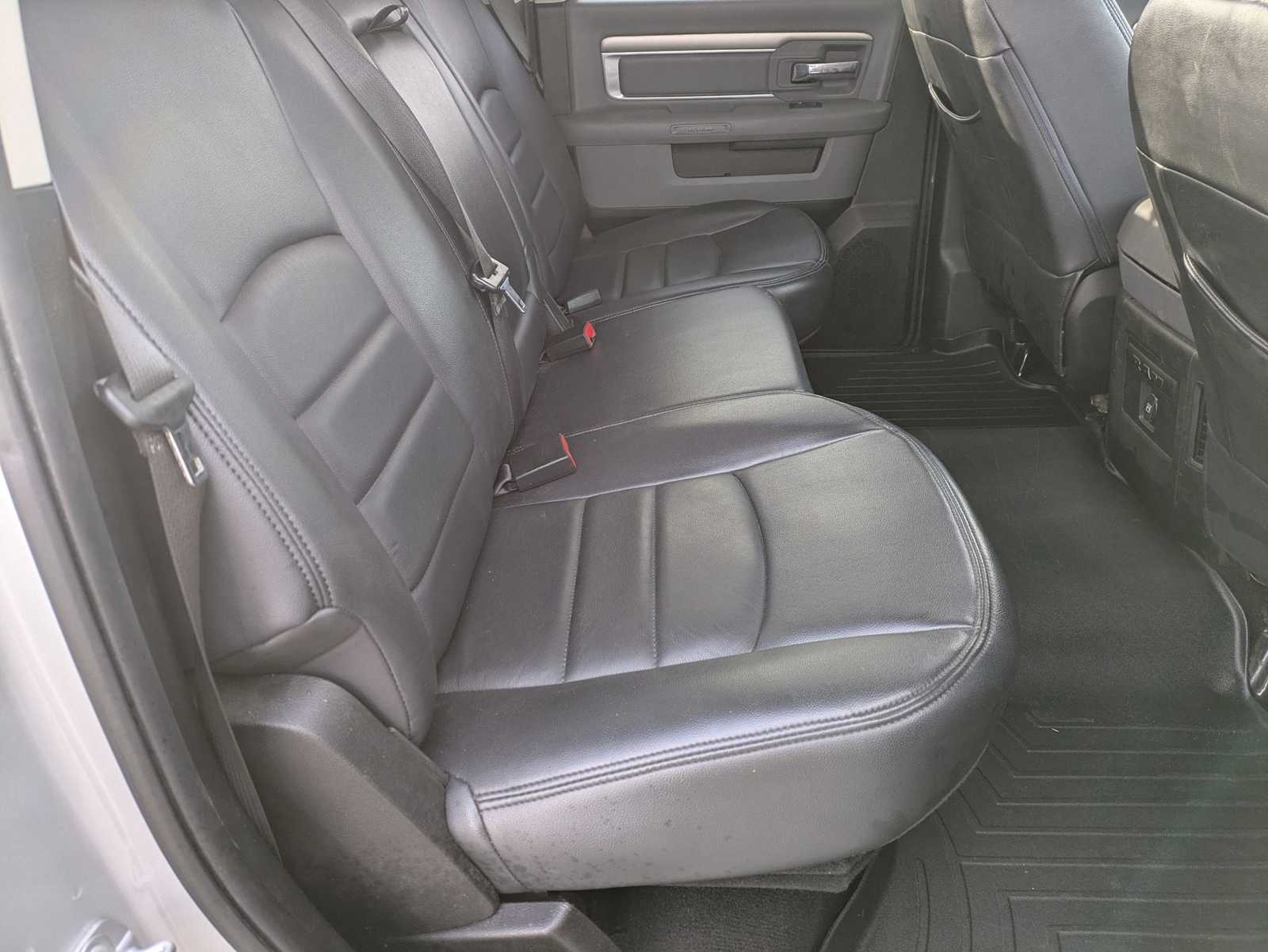 Thumbnail: 2019 RAM 1500 Classic - 19